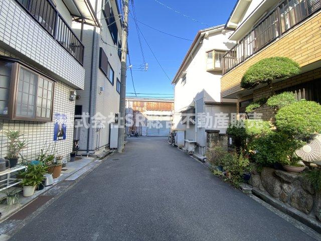 俊徳町4丁目中古戸建の前面道路含む現地写真|弊社は中古戸建のご紹介、その後のリフォームのご提案、
賃貸物件のご紹介、すべてご対応可能です。
お客様にあったプランをご提案致します。
まずはお問合せ下さいませ。