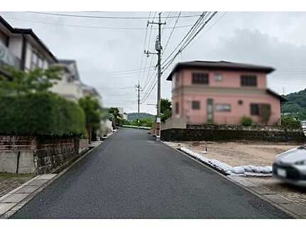 広島市佐伯区美鈴が丘緑3丁目　土地の前面道路含む現地写真