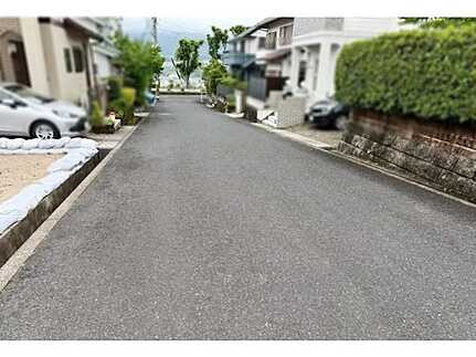 広島市佐伯区美鈴が丘緑3丁目　土地の前面道路含む現地写真