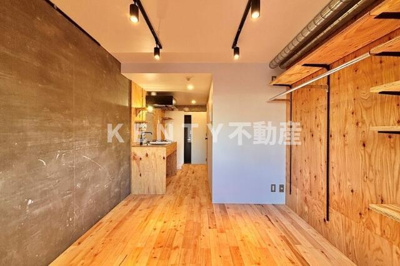 【居間・リビング】 | マツク千束コート | こちらのリビングで趣味の時間をお楽しみください