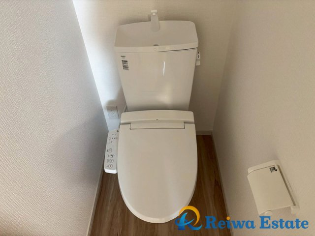 新築戸建　茅ヶ崎市松尾のトイレ|温水洗浄で快適、清潔感が保たれるシャワートイレ
