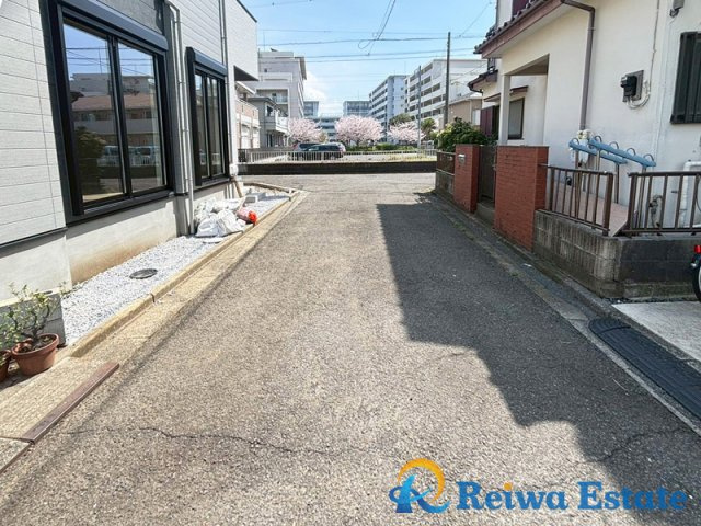 新築戸建　茅ヶ崎市松尾の前面道路含む現地写真