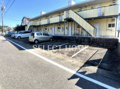 【駐車場】 | ライトハイツH棟 | 駐車場に車を止められます