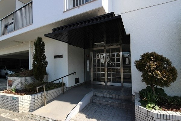 エムアンドエッチ第3のエントランス