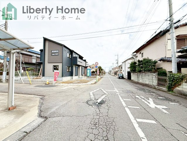 牛久市田宮町15期　新築戸建の前面道路含む現地写真