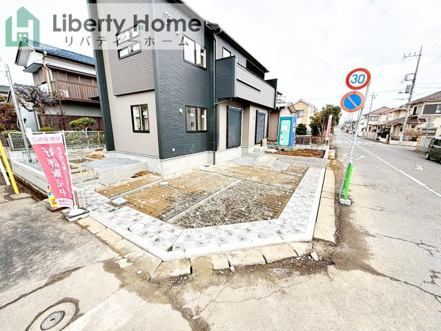 牛久市田宮町15期　新築戸建の駐車場