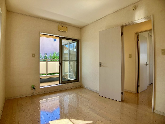 松山市保免上１丁目の洋室