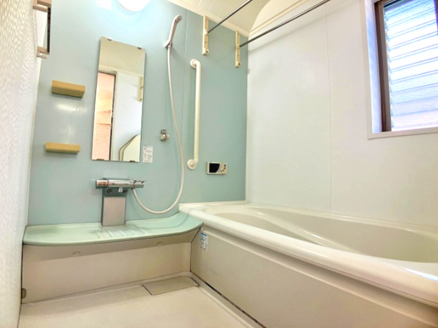 松山市保免上１丁目の浴室|1坪以上の広々とした浴室で、一日の疲れをゆっくり癒やせます。