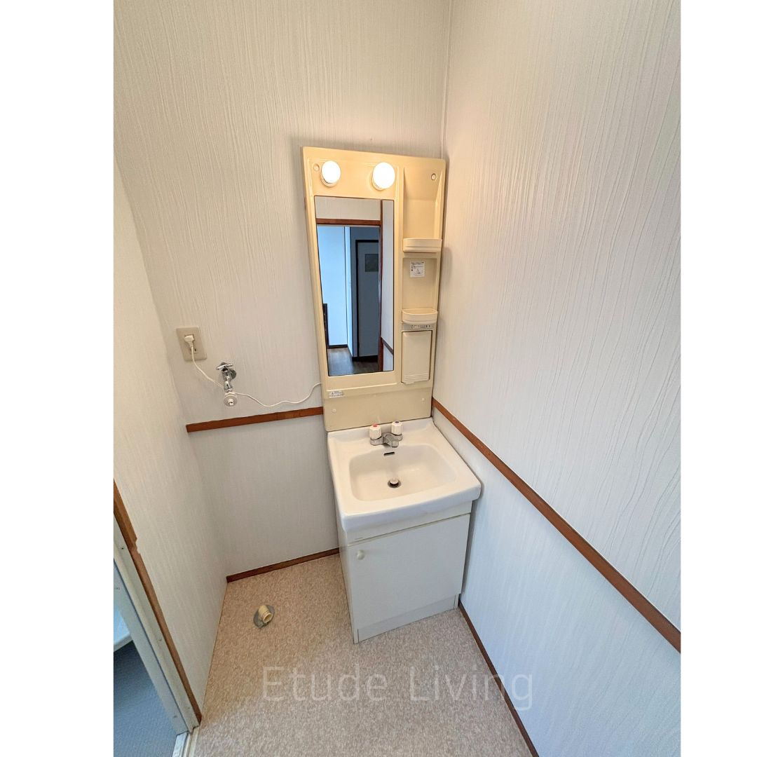 大和田5丁目貸家の洗面所