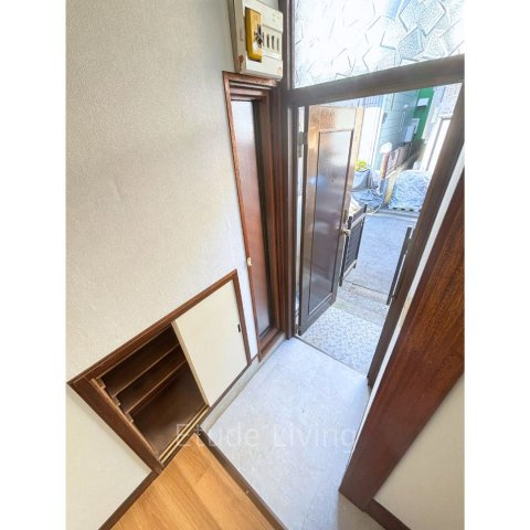 大和田5丁目貸家の玄関