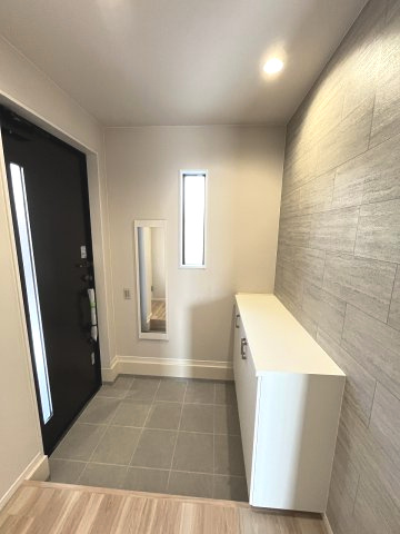 【内装】 | 福岡市西区太郎丸2丁目1期　1号棟（全2棟）【仲介手数料無料・0円】 | 施工例。リビングです。施工例は完成時と異なる場合があります。