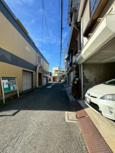 門真市宮前町の前面道路含む現地写真