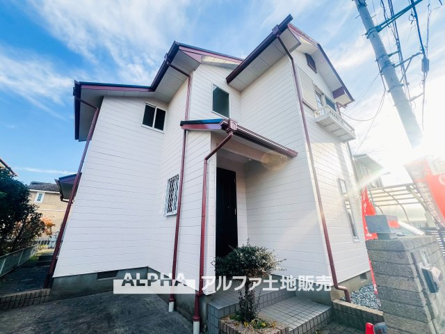 武蔵村山市中原２丁目の中古一戸建の外観|【the light】
◆ほのかな光を◆夕暮れ時に迎える優しい光。暖かく心休まるほっとする瞬間。家族のもとへ。幸せのもとへ。新しいものには出せないレトロな装いがわが家に愛着を沸かせます。