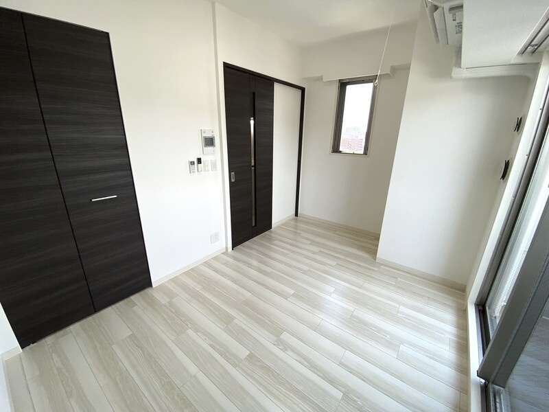 エステムコート神戸元町ヒルズの居間・リビング|こちらのリビングで趣味の時間をお楽しみください