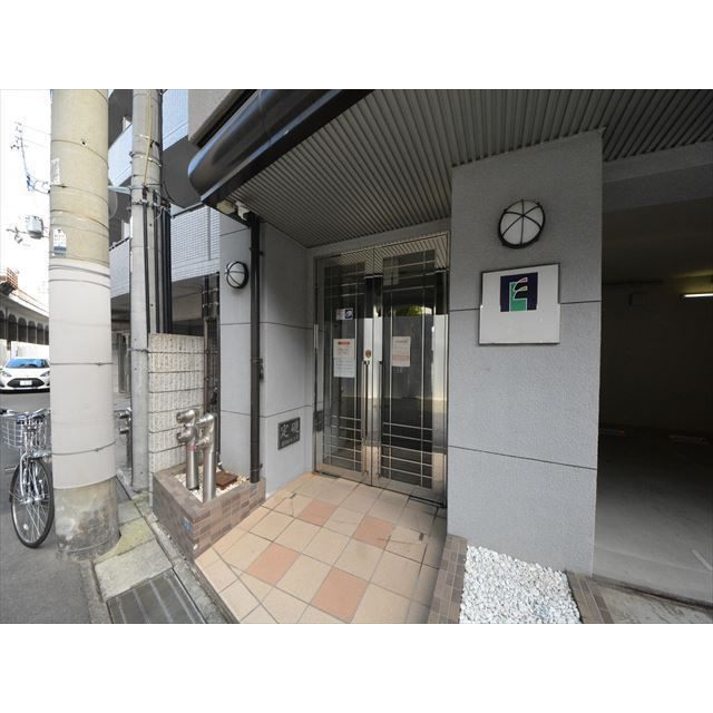 エステムコート神戸元町通のエントランス|ゆとりのあるエントランスです