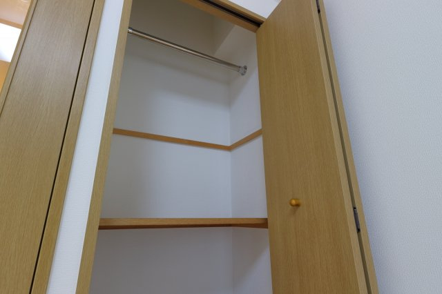 パルメーラ山手の収納|収納棚動かせます。