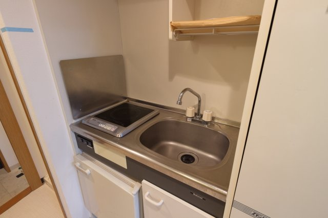 パルメーラ山手のキッチン|ミニ冷蔵庫付いてます。