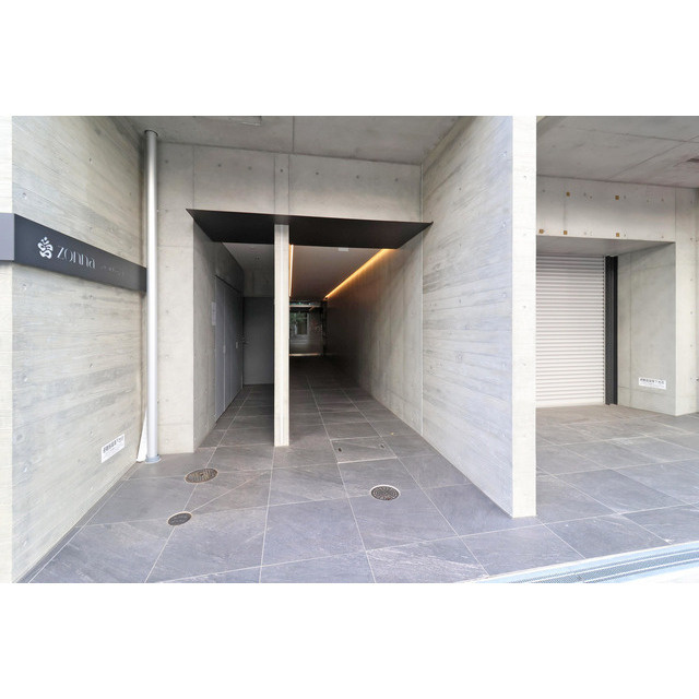 ZONNA神戸磯上通のエントランス|建物の内部です