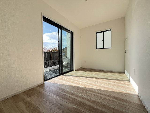 【洋室】 | 福岡市西区太郎丸2丁目1期・平屋　2号棟（全2棟）【仲介手数料無料・0円】 | 施工例。施工例は完成時と異なる場合があります。