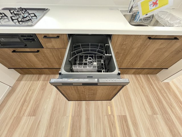 【キッチン】 | 福岡市西区太郎丸2丁目1期・平屋　2号棟（全2棟）【仲介手数料無料・0円】 | 施工例。施工例は完成時と異なる場合があります。