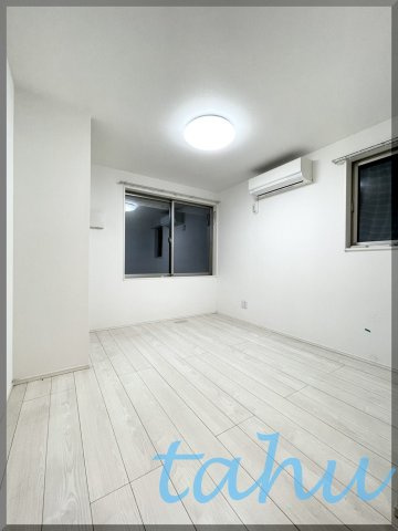 北区岸町１丁目のアパートの居間・リビング