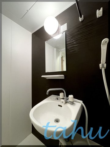 北区岸町１丁目のアパートの洗面所