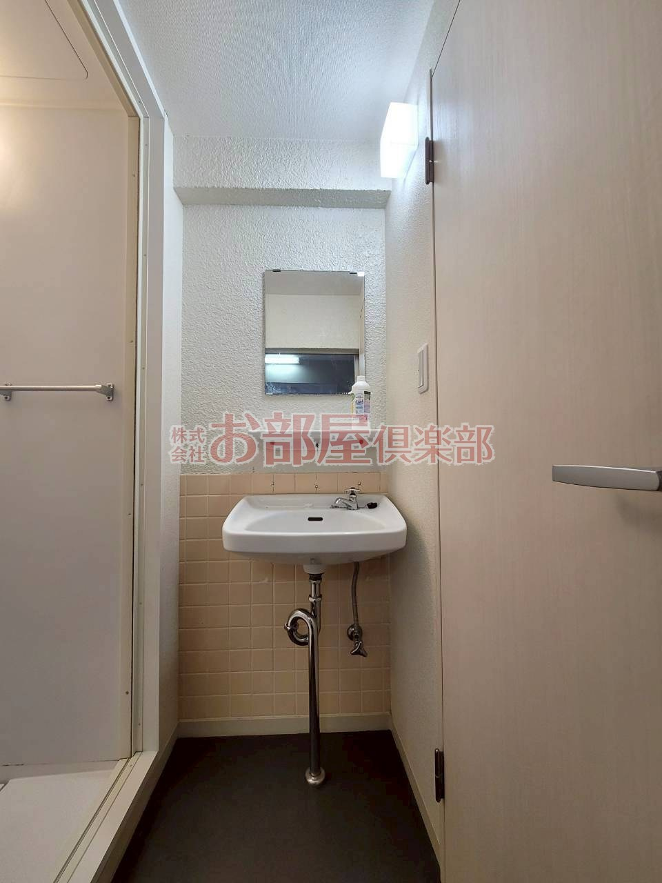 IT本町の独立洗面台