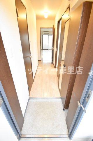 グランメゾン御崎の玄関|収納もある玄関です