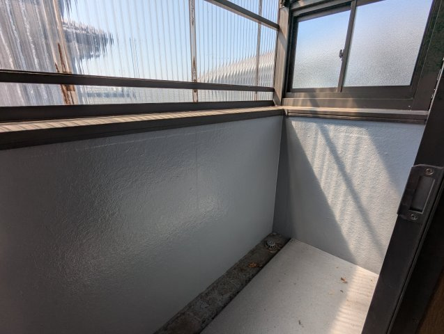 売中古戸建　富士市伝法のバルコニー|サンルームがあるので天候を気にせず洗濯物が干せます。花粉や黄砂対策出来るのも嬉しいですね。