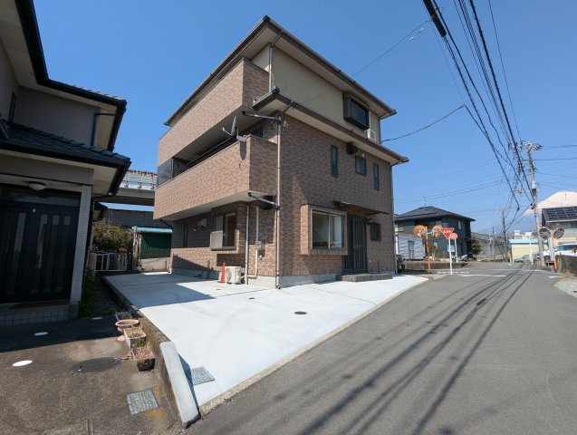 売中古戸建　富士市伝法の前面道路含む現地写真|近くにスーパー・ドラッグストア・コンビニがあります。生活利便性の高い土地になっています。