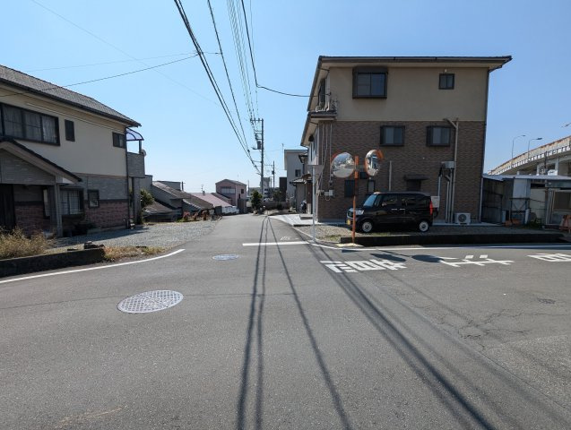売中古戸建　富士市伝法の前面道路含む現地写真|東名高速道路・新東名高速道路・富士ICまで車で3分です。多方面へのアクセス良好です。