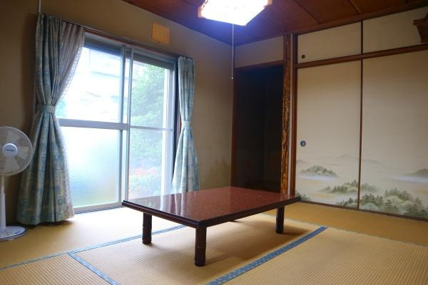 中古住宅　牛牧　の居間・リビング