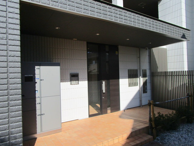 Ｗｈｉｔｅ　Ｌｉｂｒａのエントランス|★オートロック付きエントランス★