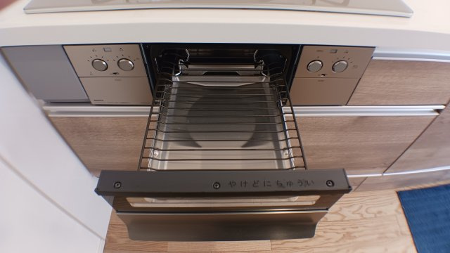 築浅　太陽光パネル　蓄電池　乾太くん　駐車場４台　ガスファンヒーター　電動シャッター