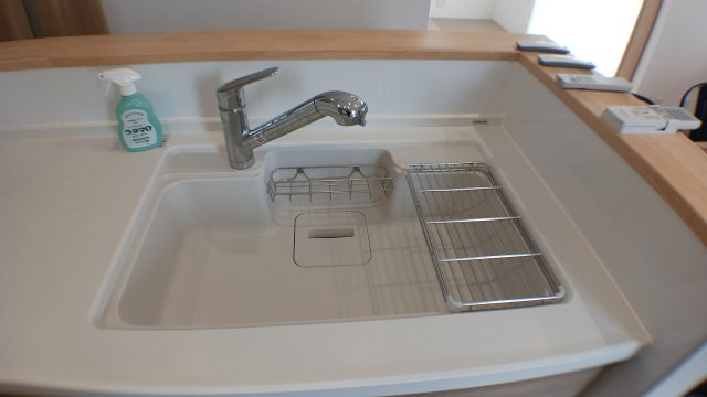 築浅　太陽光パネル　蓄電池　乾太くん　駐車場４台　ガスファンヒーター　電動シャッター