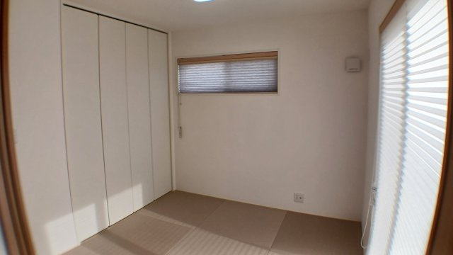 築浅　太陽光パネル　蓄電池　乾太くん　駐車場４台　ガスファンヒーター　電動シャッター