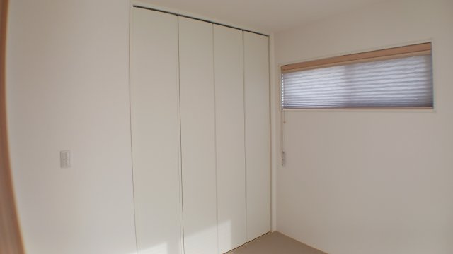 築浅　太陽光パネル　蓄電池　乾太くん　駐車場４台　ガスファンヒーター　電動シャッター