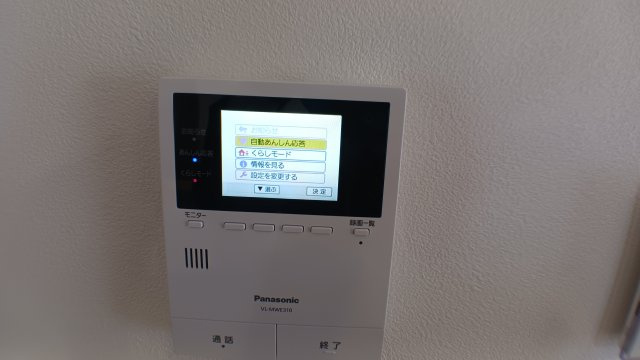 築浅　太陽光パネル　蓄電池　乾太くん　駐車場４台　ガスファンヒーター　電動シャッター