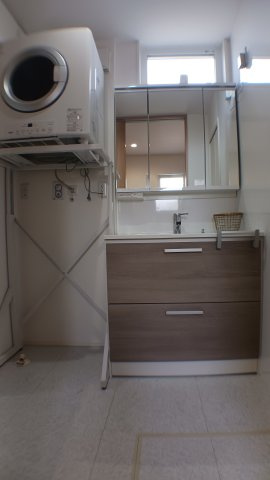 築浅　太陽光パネル　蓄電池　乾太くん　駐車場４台　ガスファンヒーター　電動シャッター