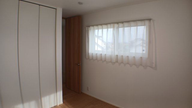 築浅　太陽光パネル　蓄電池　乾太くん　駐車場４台　ガスファンヒーター　電動シャッター