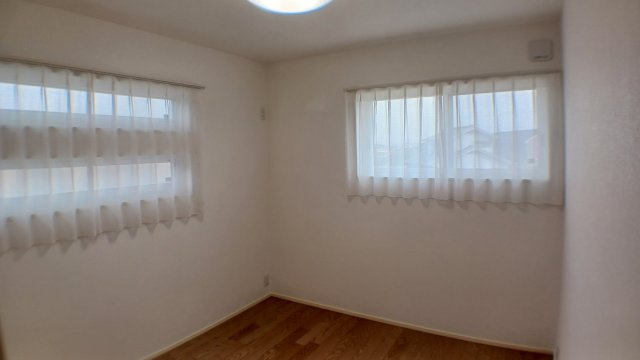 築浅　太陽光パネル　蓄電池　乾太くん　駐車場４台　ガスファンヒーター　電動シャッター