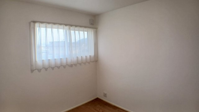 築浅　太陽光パネル　蓄電池　乾太くん　駐車場４台　ガスファンヒーター　電動シャッター