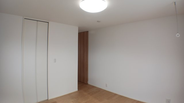 築浅　太陽光パネル　蓄電池　乾太くん　駐車場４台　ガスファンヒーター　電動シャッター