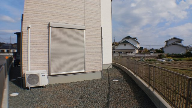 築浅　太陽光パネル　蓄電池　乾太くん　駐車場４台　ガスファンヒーター　電動シャッター