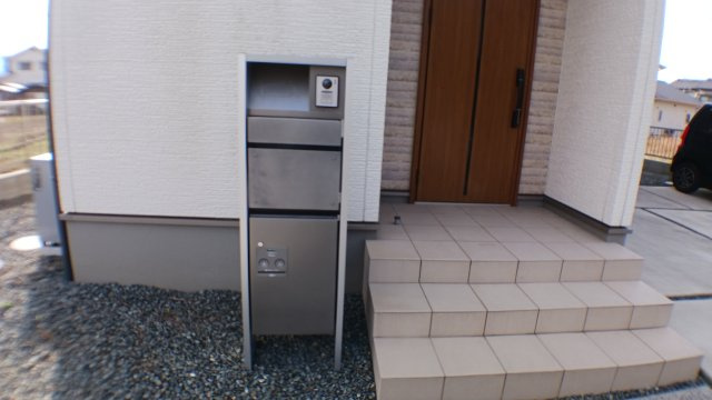 築浅　太陽光パネル　蓄電池　乾太くん　駐車場４台　ガスファンヒーター　電動シャッター