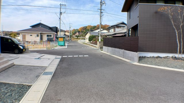 築浅　太陽光パネル　蓄電池　乾太くん　駐車場４台　ガスファンヒーター　電動シャッター