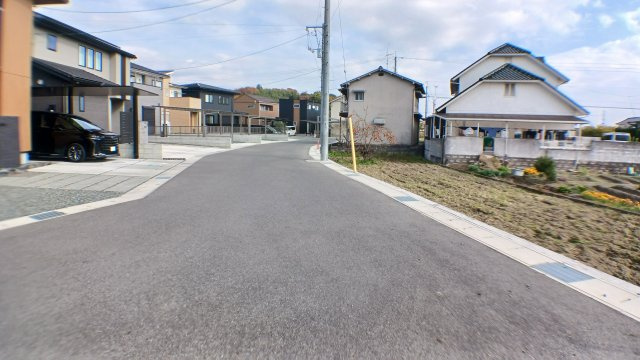 築浅　太陽光パネル　蓄電池　乾太くん　駐車場４台　ガスファンヒーター　電動シャッター