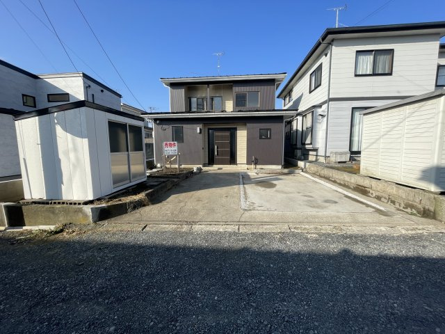 八戸市桜ケ丘2丁目の前面道路含む現地写真