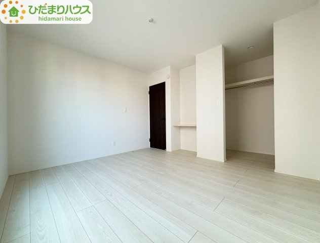 野田市野田4期　新築戸建　3号棟の洋室|カウンター付の主寝室！お化粧したりパソコン置いたりと用途いろいろ！！