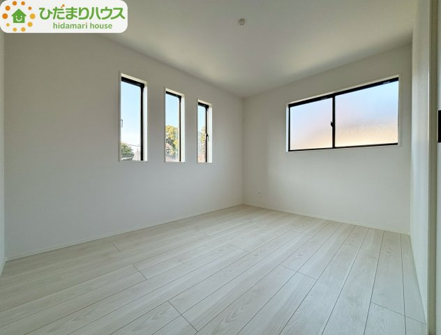 野田市野田4期　新築戸建　3号棟の洋室|窓が多く、明るい空間を演出してくれます(*^^*)					
